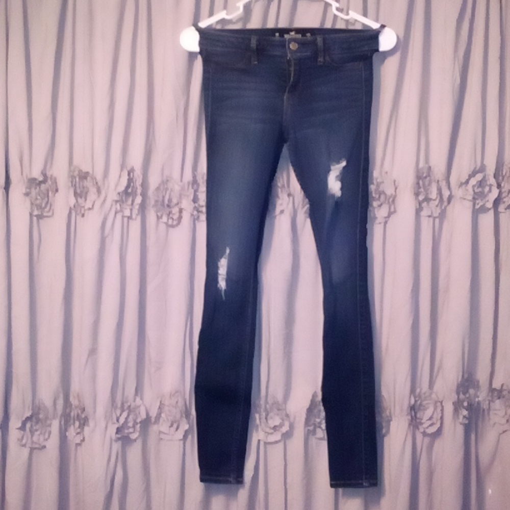 Blue jeans, The width is 24 and the length is 28